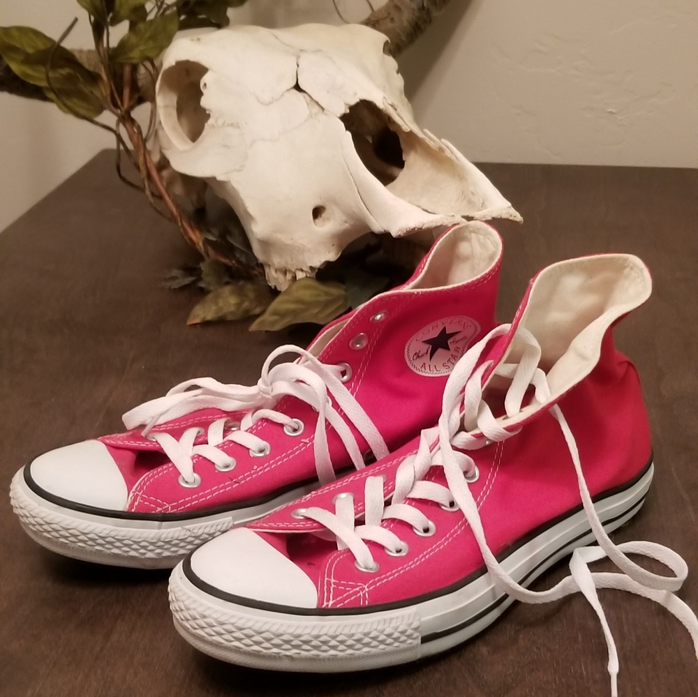 Red High top converse chuck taylors
